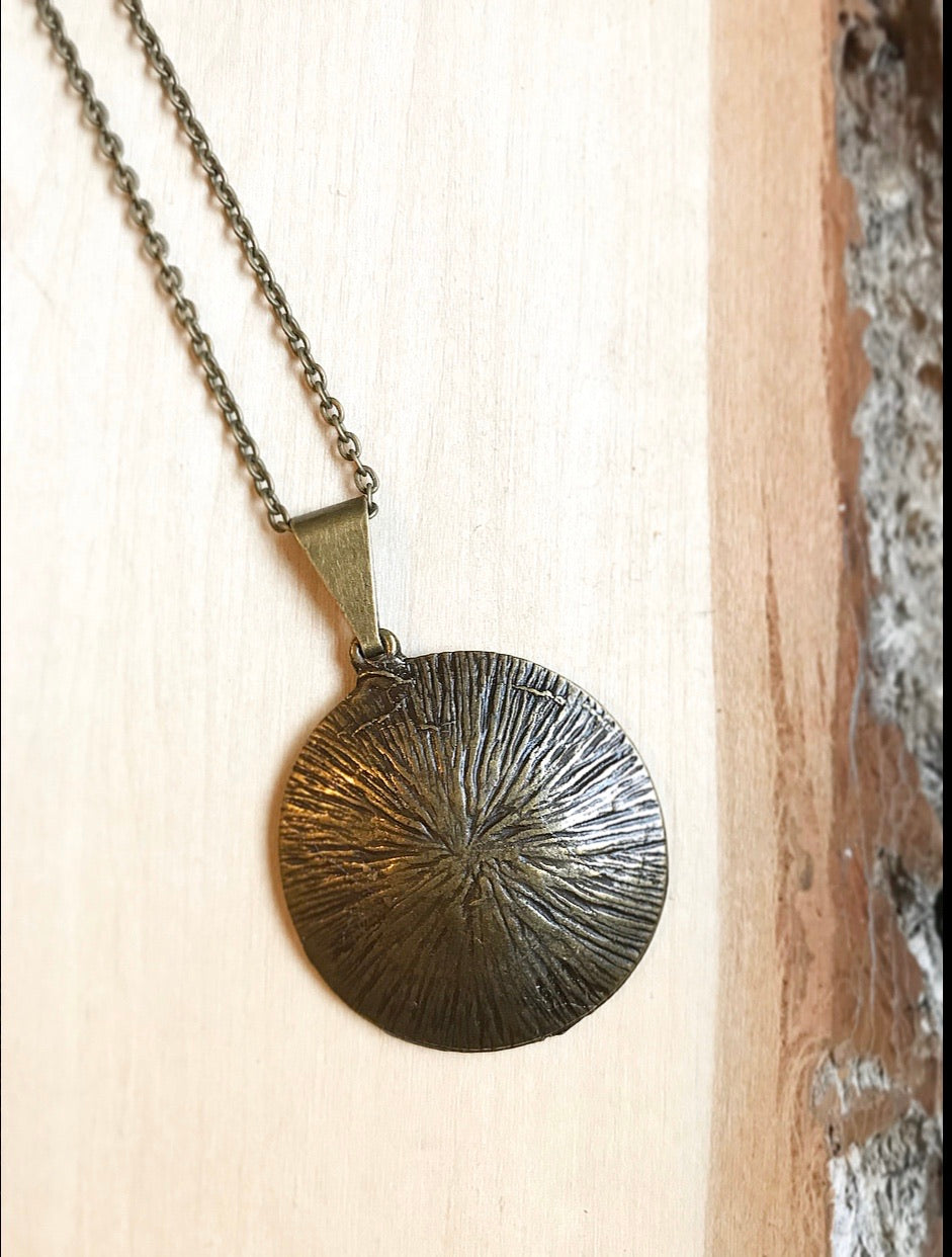 Medium Textured Round