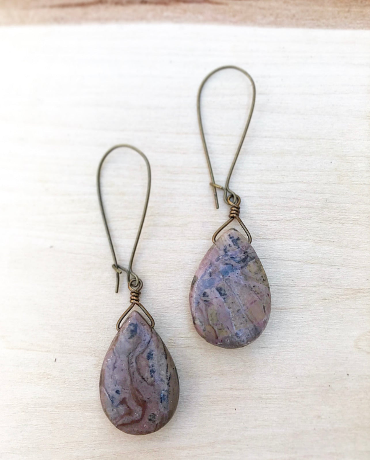 Rhodonite wires